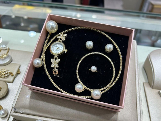 Conjunto de joyas dorado con perlas | ViamoMas