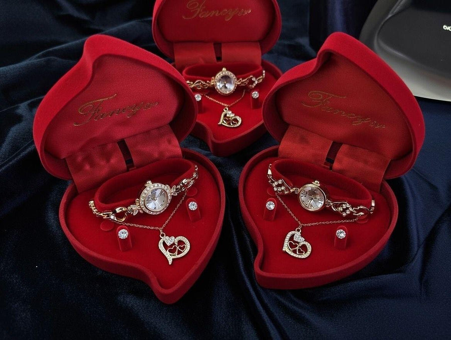 Conjunto de joyas dorado con joyero corazón