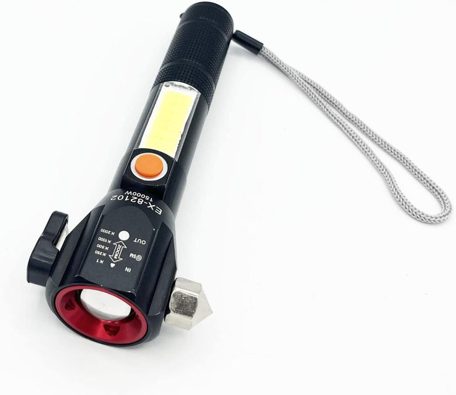 Linterna táctica LED potente y compacta