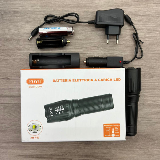 Linterna LED XH-P50 potente y recargable