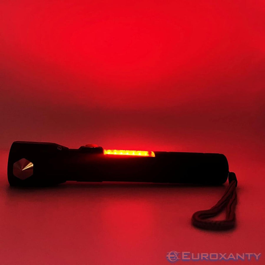 Linterna táctica LED potente y compacta