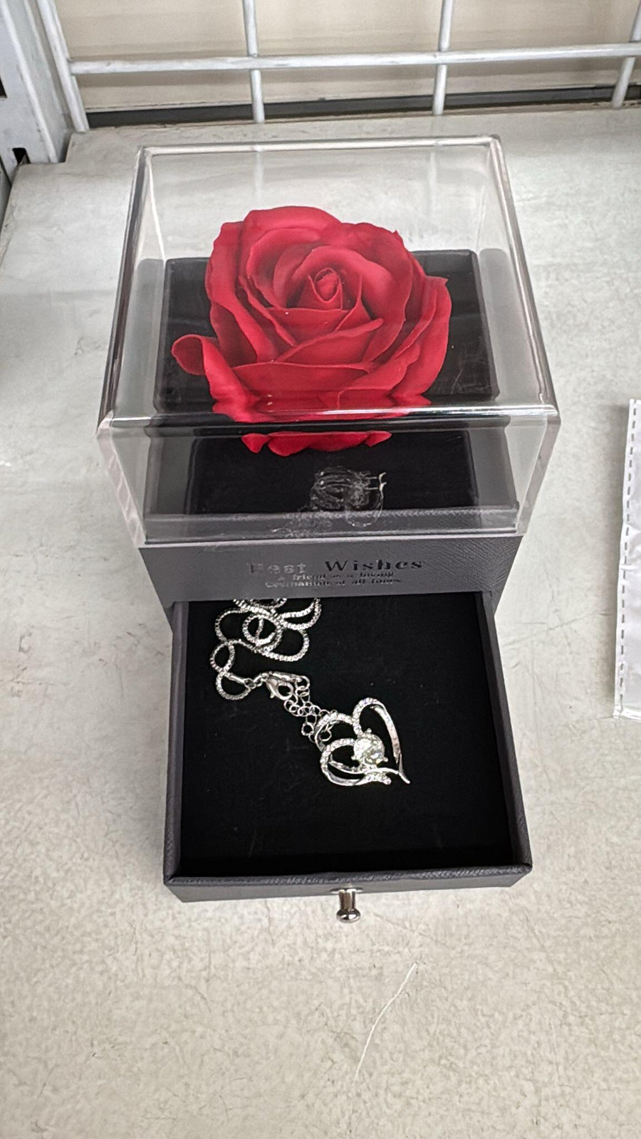 Rosa eterna con collar en cúpula | ViamoMas