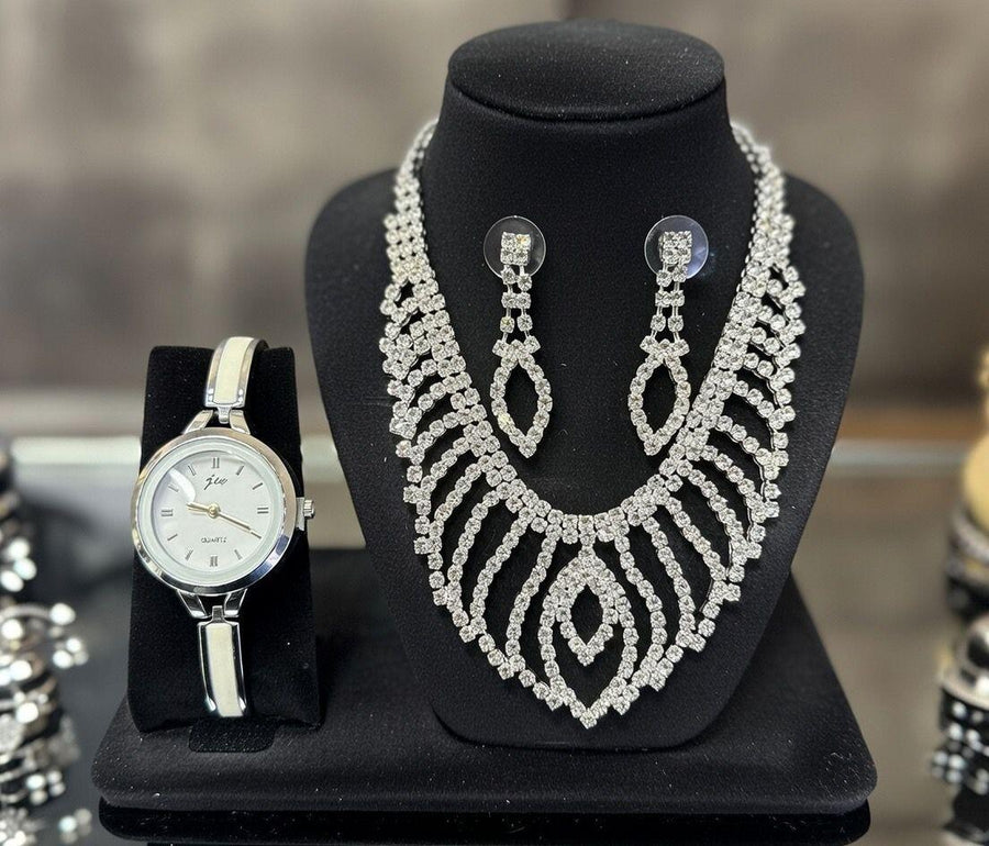 Conjunto de joyas plateado con joyero